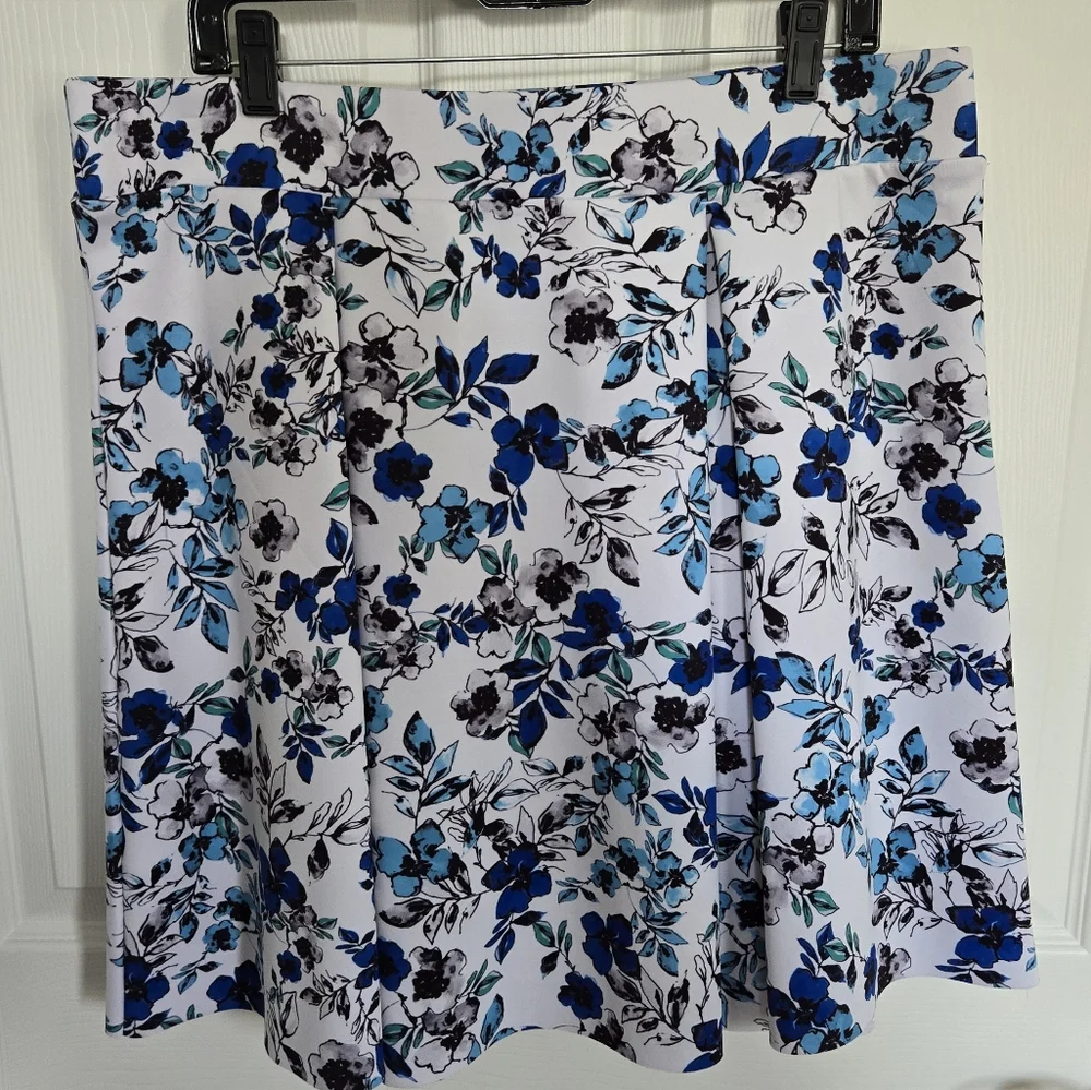 Torrid Blue Flower Skirt Size 0X Floral Pleated Spring Summer